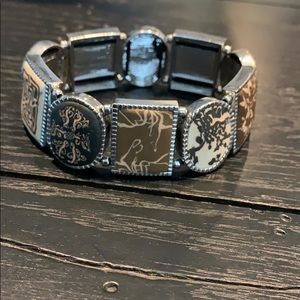 Cameo-Like Style Bracelet